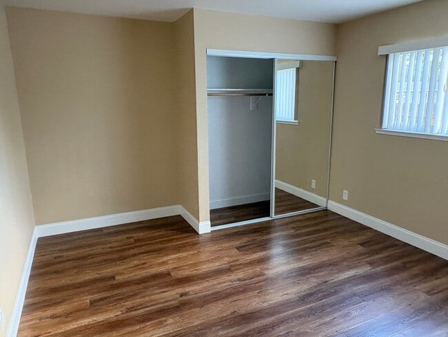 Building Photo - Beautiful 4 bedroom home