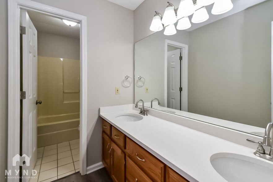 Building Photo - 9437 Bryant Trent Blvd