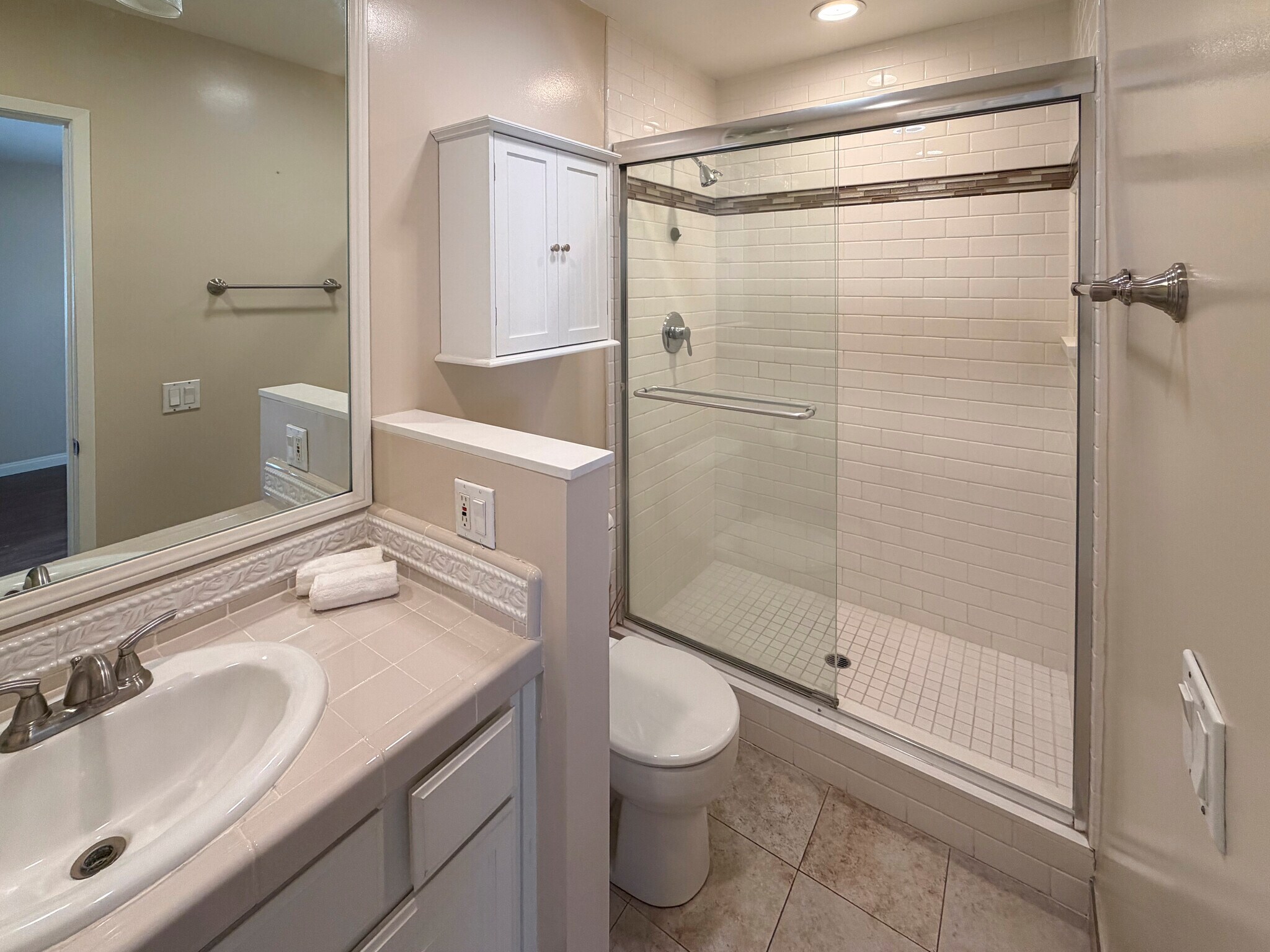 Building Photo - 28606 Conejo View Dr