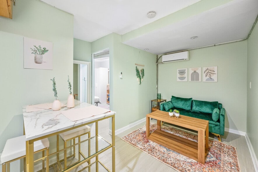 Building Photo - 252 E 33rd St