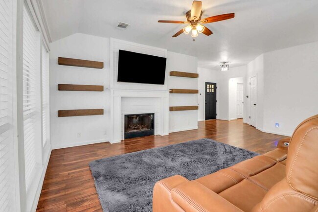 Building Photo - "Charming 3-Bedroom Home in San Antonio with Spacious 1530 sq ft Layout & 2 Full Baths!"