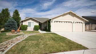 front view - 2160 Mammatus Dr
