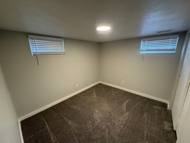 Building Photo - 1079 E 3300 S