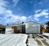 Building Photo - Wonderful Single Level Updated home with A/C!