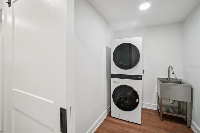 Building Photo - 3123 W La Salle St