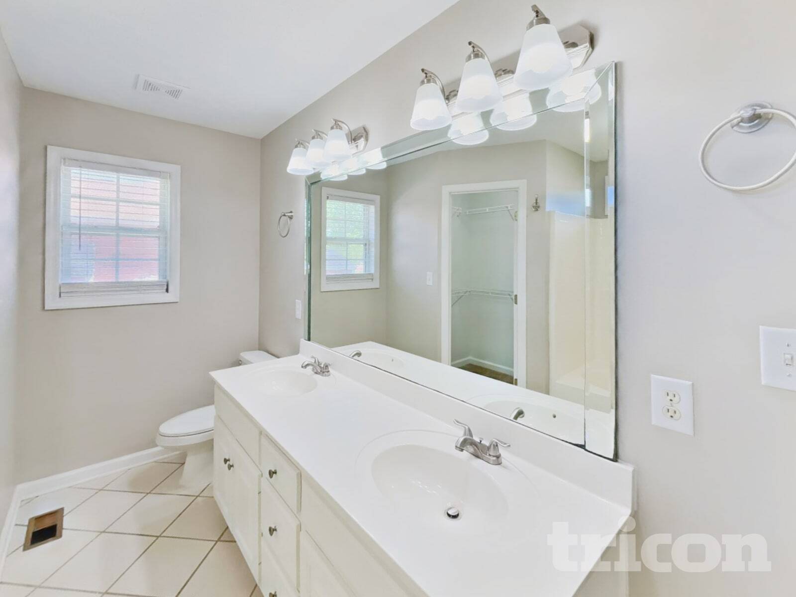 Building Photo - 1090 Pinehurst Dr