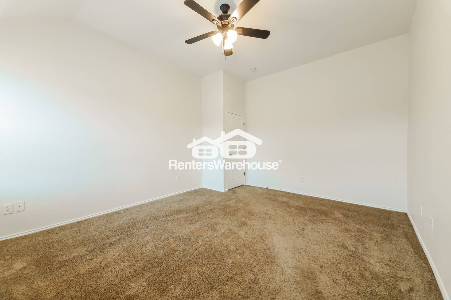 Building Photo - 1096 Oakbrook St