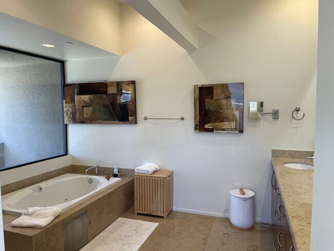 Building Photo - 409 N Avenida Caballeros