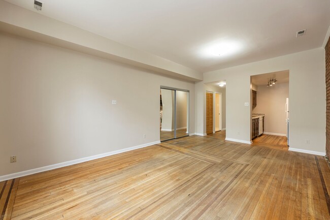 Building Photo - 2706 Ontario Rd NW
