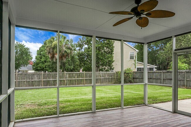 Building Photo - Gorgeous, 2 story, 4 BR, 2.5 BA Home with Fenced Yard near Magnolia Gardens