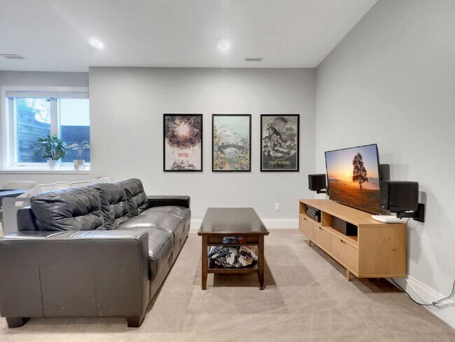 Building Photo - Spacious 4-Bed Gem with 3.5 Baths next to Minnehaha Creek