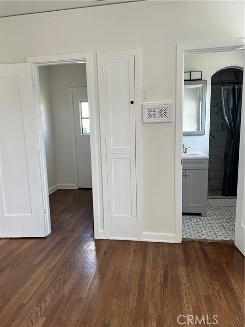 Building Photo - 1054 N Euclid Ave