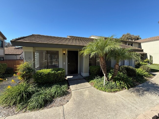 Primary Photo - Remodeled 2-Bedroom Townhome in Tierrasant...