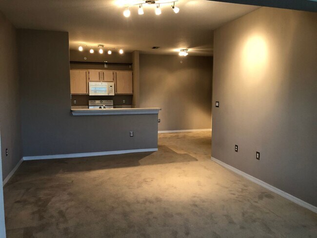 Building Photo - APARTMENT FOR RENT IN THE BEST AREA OF ORLANDO