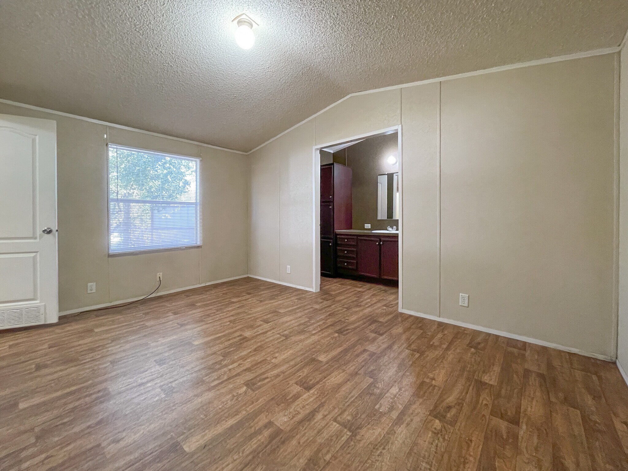 Building Photo - 436 Daybreak St