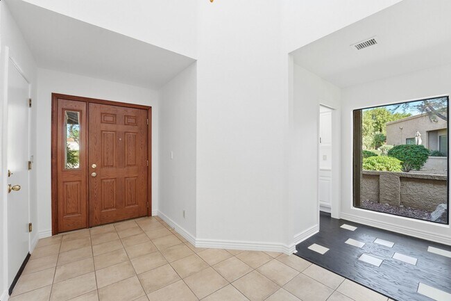 Building Photo - Welcome to this stunning 3-bedroom, 2-bathroom home in the heart of Scottsdale, AZ