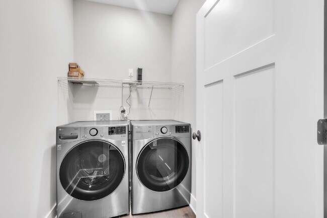 Building Photo - Stunning 3-Bedroom, 2-Bathroom Home Featuring Open-Concept Luxury Living $2150/mo rent