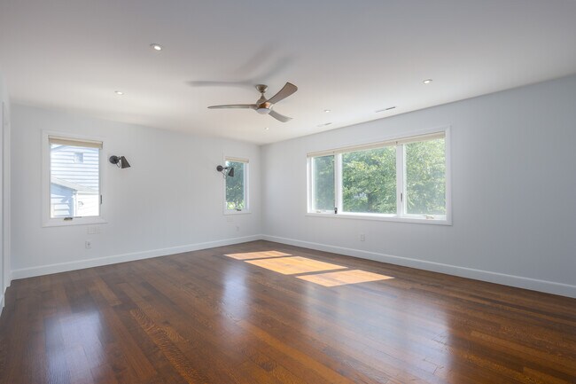 Building Photo - 691 Wilmot Rd