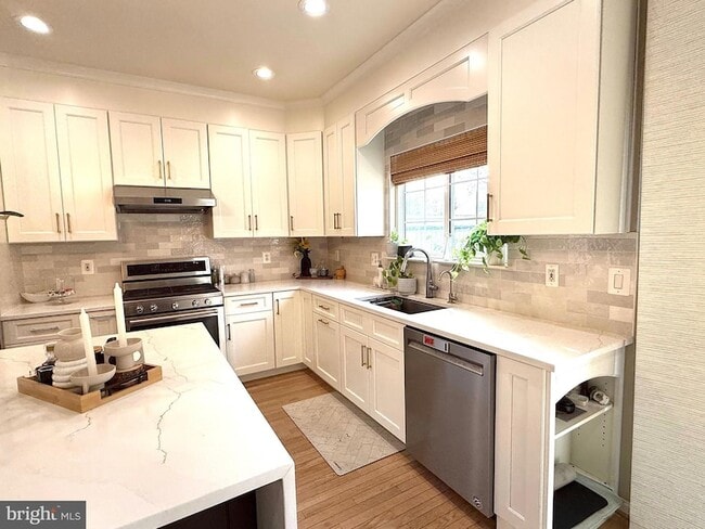 Building Photo - 21201 Sundial Ct