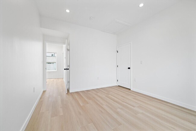 Building Photo - 1840 Stoner Ave