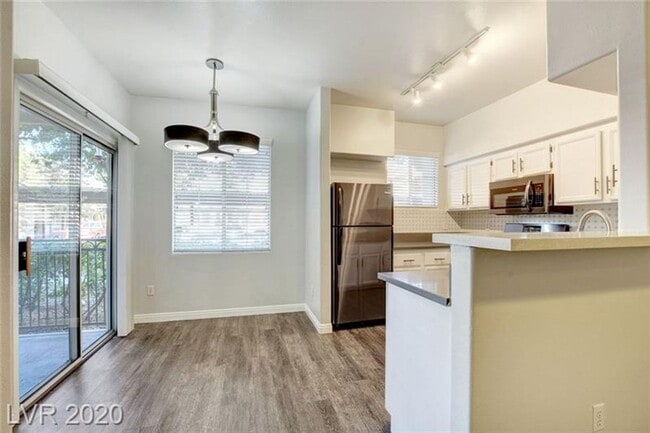 Building Photo - Gorgeous 2bedoom condo ready for immediate move-in!