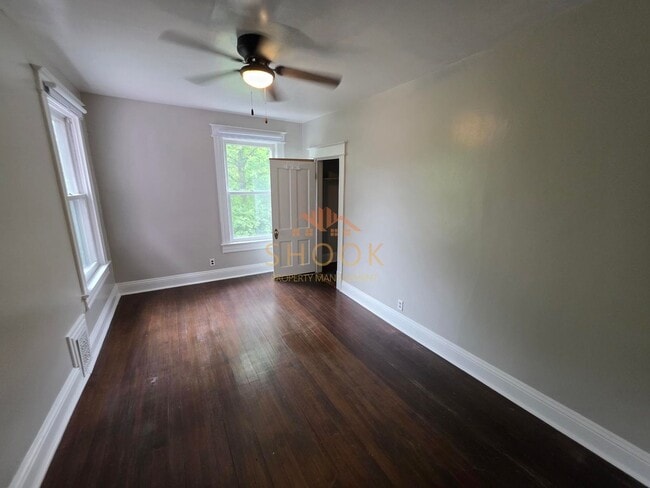 Building Photo - Well-Maintained Historic 4 BR Home Close to Campus! Lawn Mowing Included!