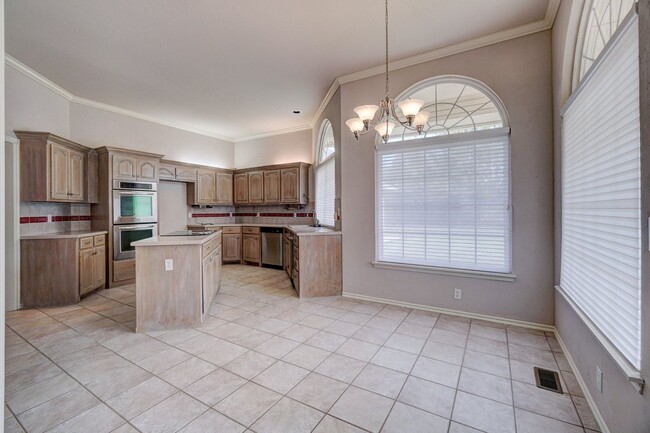 Building Photo - Spacious 4-Bedroom Home with Fireplace, Is...