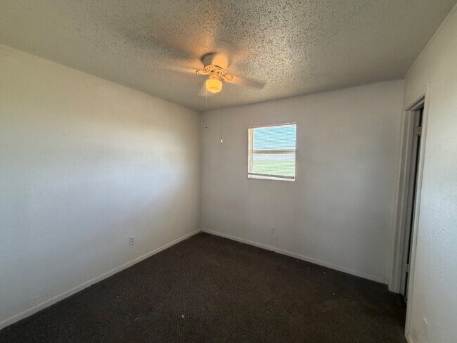 Building Photo - MOVE IN SPECIAL- Cozy 1-Bedroom Unit in Lubbock – Ideal for Urban Living!