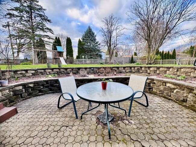 Building Photo - 406 Westmoreland Dr