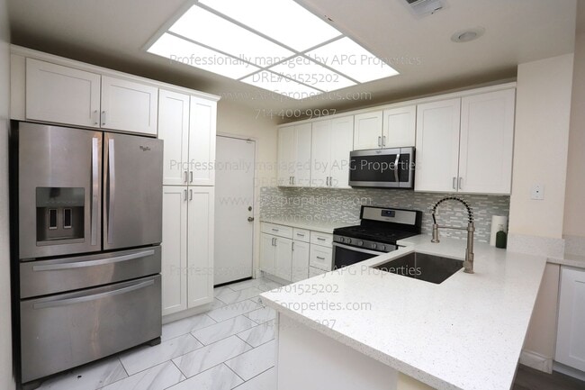 Building Photo - 3519 E Balmoral Dr