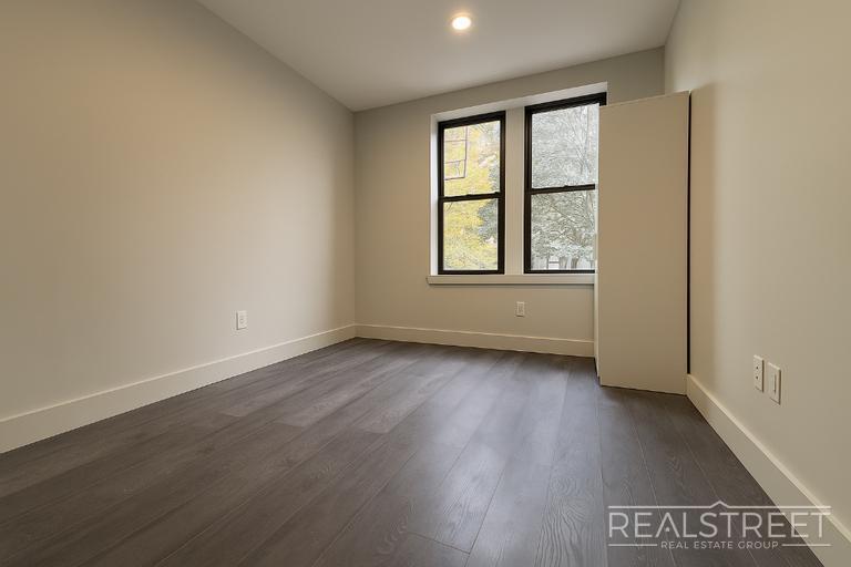 Building Photo - Stunning 1 Bed Near Prospect Park