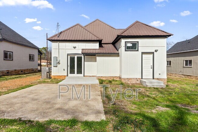 Building Photo - 1259 Bonham St