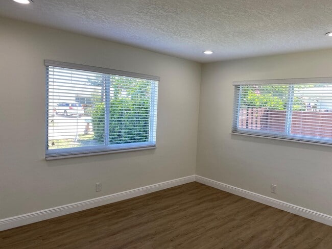 Building Photo - 2751 NE 26th Terrace