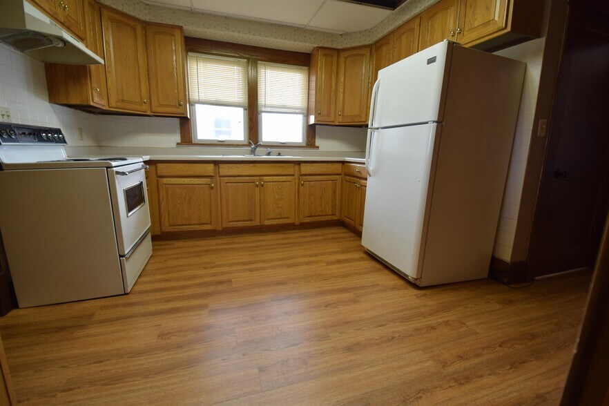 Building Photo - 614 N 5th St