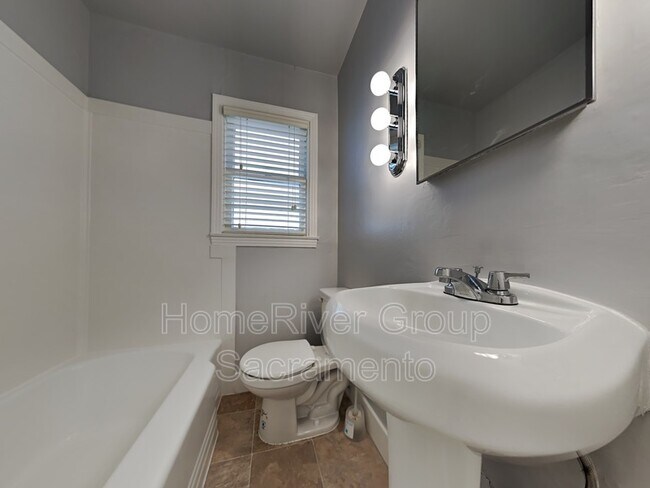 Building Photo - 2600 28th St