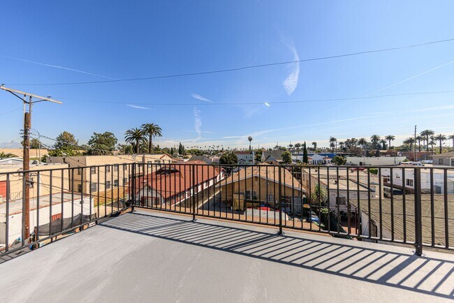 Building Photo - Luxury Never Before Lived in Townhomes!