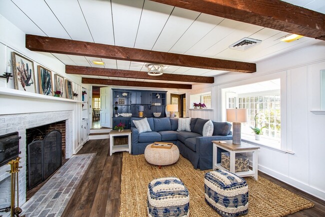 Building Photo - 19 Hobart Ln