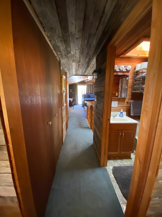 Building Photo - 297 Little River Ln