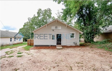 Building Photo - 605 S Lee St