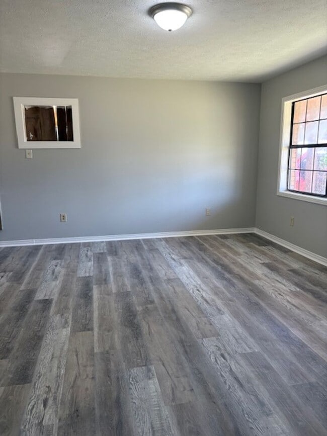 Building Photo - Renovated 3 Bedroom 1.5 Bath Home for Rent!