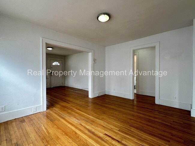 Building Photo - 316 Spencer St