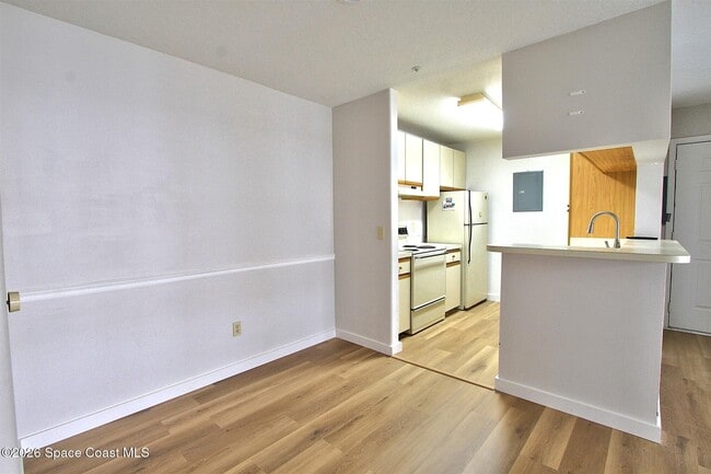 Building Photo - 7667 N Wickham Rd