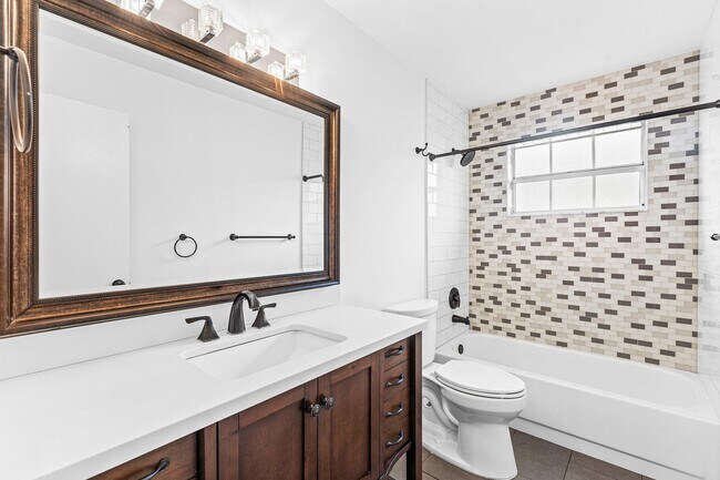 Building Photo - 125 Raintree Trail