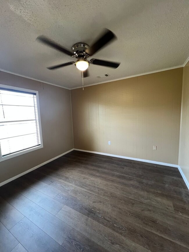 Building Photo - Home for lease