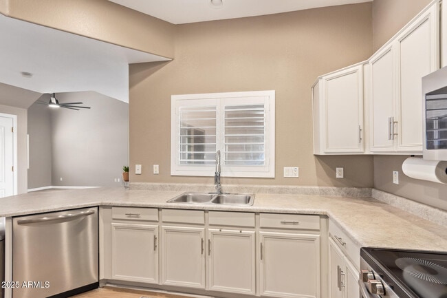 Building Photo - 7978 W Beck Ln