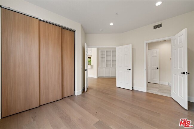 Building Photo - 18500 St Moritz Dr