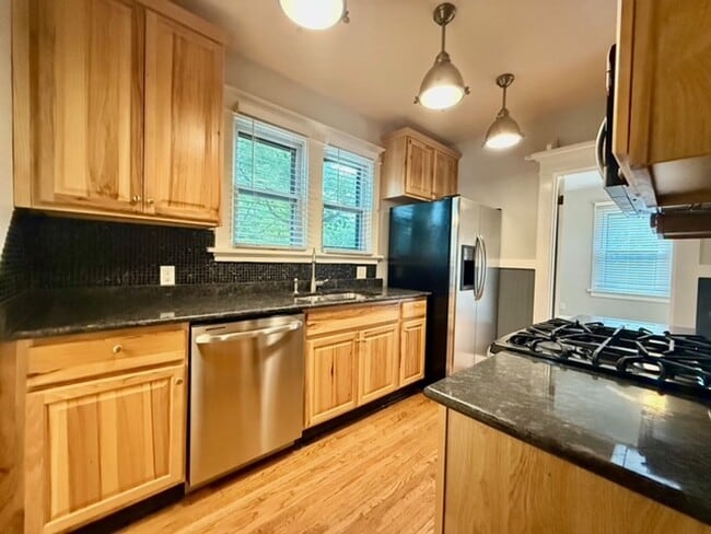 Building Photo - **Charming home in Lindbergh School Distri...
