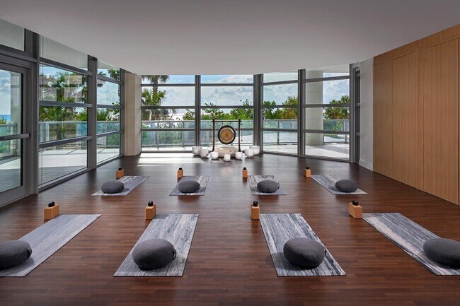 Building Photo - 3100 N Ocean Dr