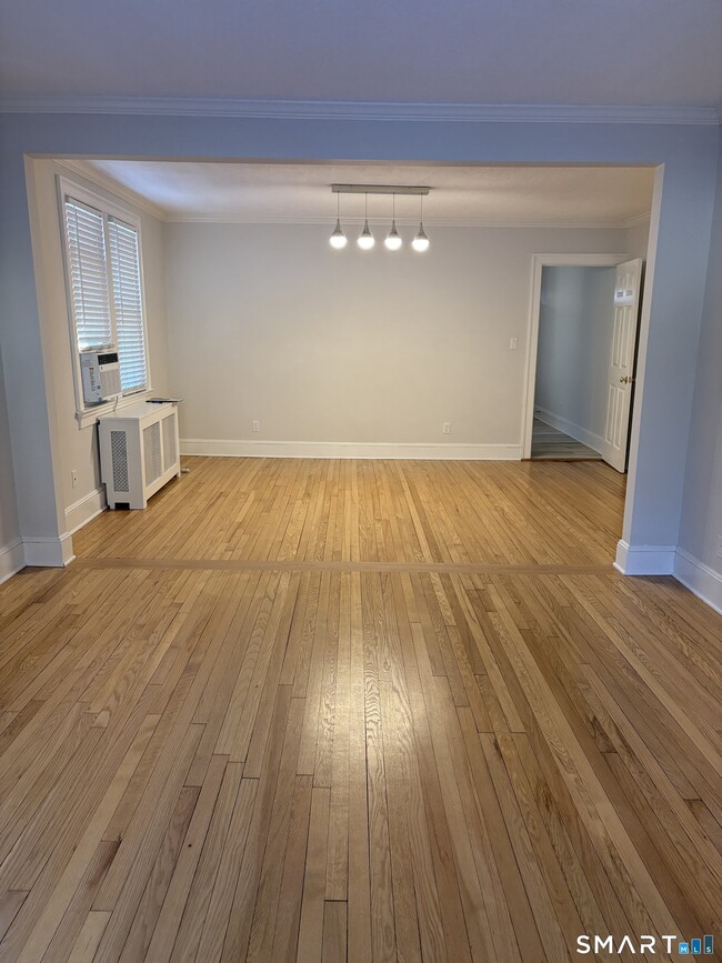 Building Photo - 124 Pemberwick Rd