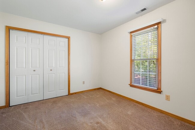 Building Photo - 3 Bedroom/2 Bath Rancher in the North Ches...